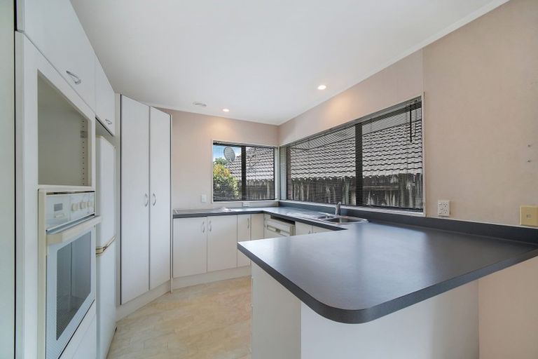 Photo of property in 2/6 Solana Court, Botany Downs, Auckland, 2010