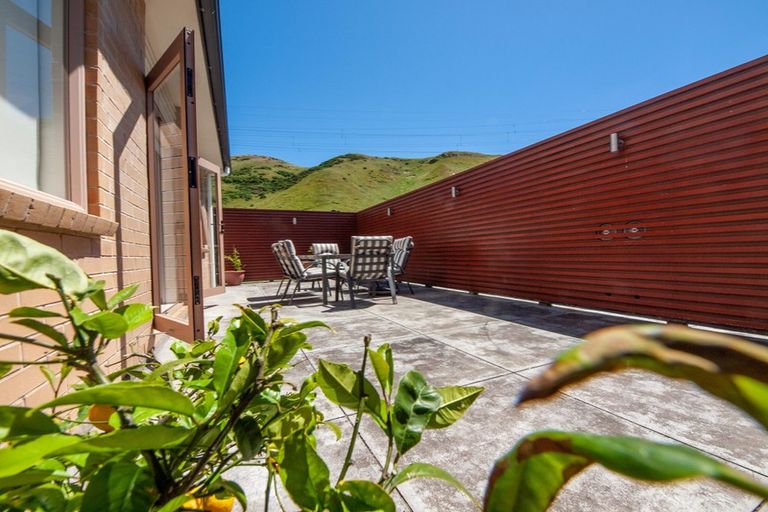Photo of property in 43 Erlestoke Crescent, Churton Park, Wellington, 6037