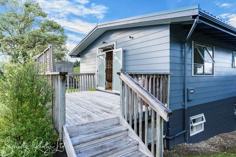 Photo of property in 23 Oxford Street, Whakapirau, 0583