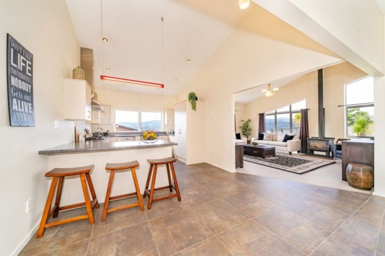 Photo of property in 16 James Nairn Grove, Riverstone Terraces, Upper Hutt, 5018