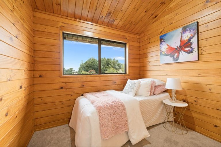 Photo of property in 8 Chardon Place, Henderson, Auckland, 0612