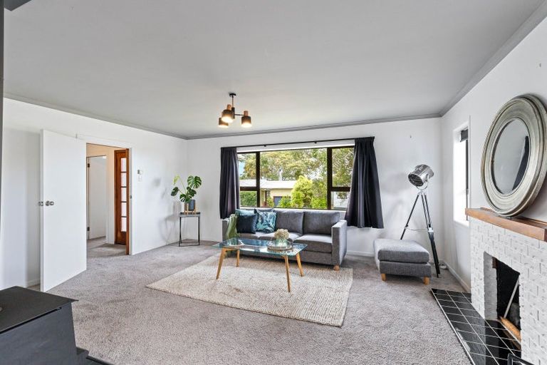 Photo of property in 13 York Crescent, Westown, New Plymouth, 4310