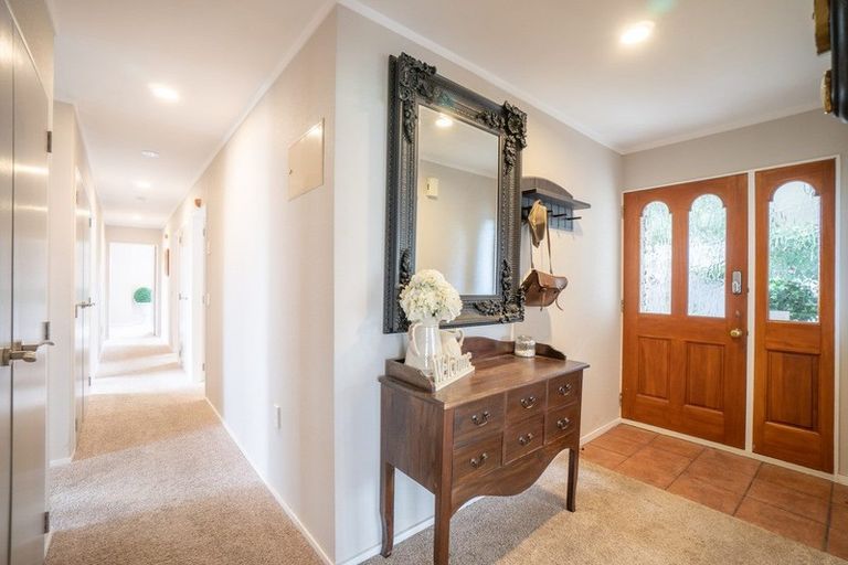 Photo of property in 42 Suzanne Grove, Kelvin Grove, Palmerston North, 4414