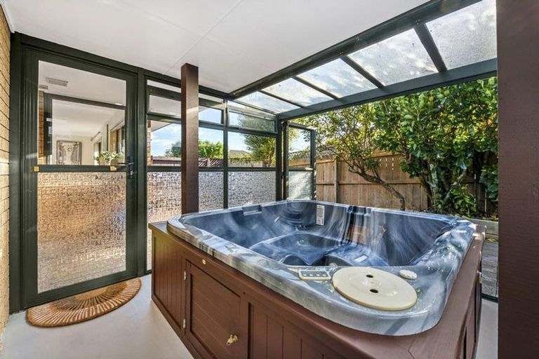 Photo of property in 1/11 Carniew Place, Dannemora, Auckland, 2016