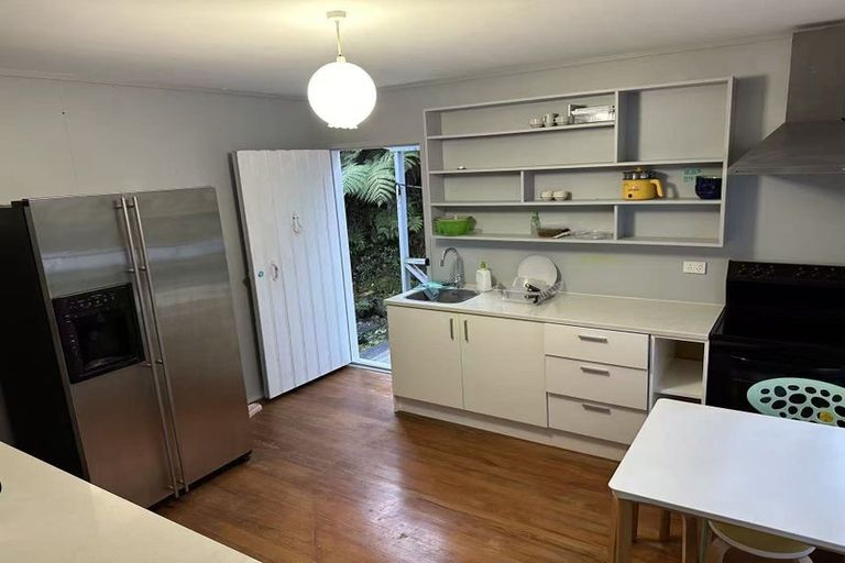 Photo of property in 50 Peter Terrace, Castor Bay, Auckland, 0620