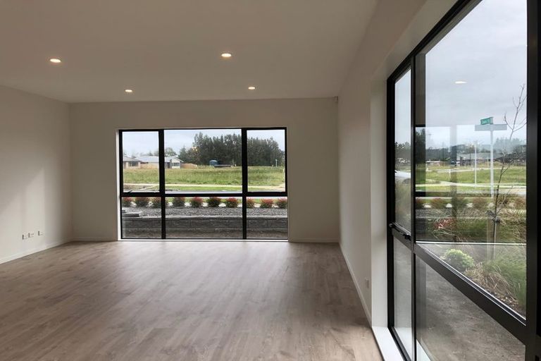 Photo of property in 30 Konoba Avenue, Kumeu, 0810