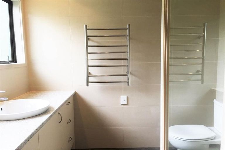 Photo of property in 24 Kereru Street, Henderson, Auckland, 0612