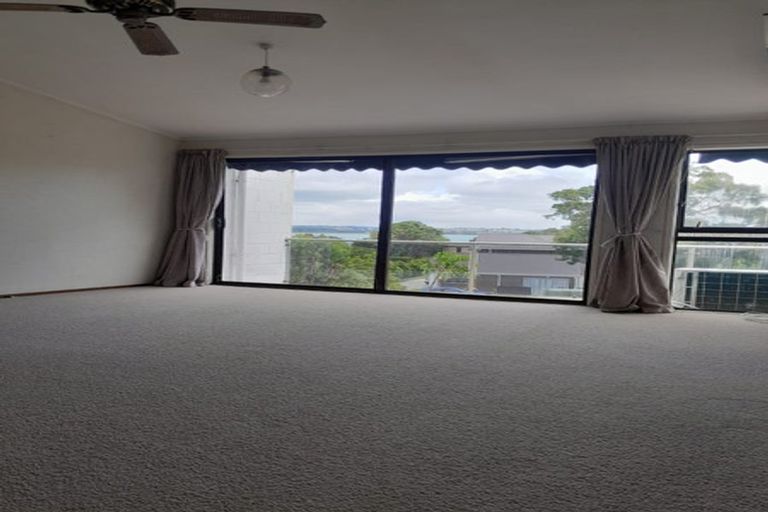 Photo of property in 2/126 Island Bay Road, Beach Haven, Auckland, 0626