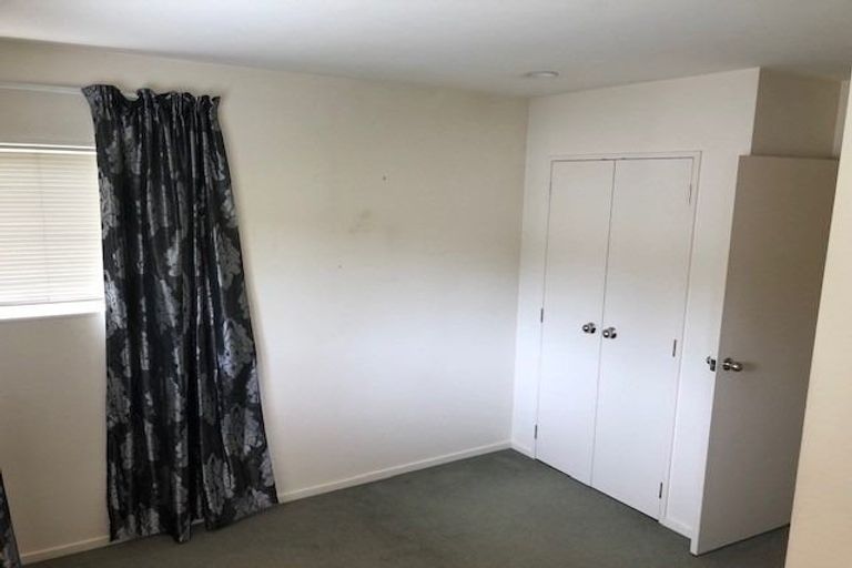 Photo of property in 1/36 Camelot Place, Glenfield, Auckland, 0629