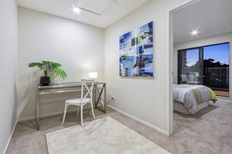 Photo of property in 6/64 Pupuke Road, Hillcrest, Auckland, 0627