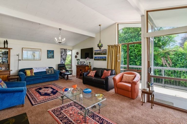 Photo of property in 21 Grand Vue Road, Kawaha Point, Rotorua, 3010