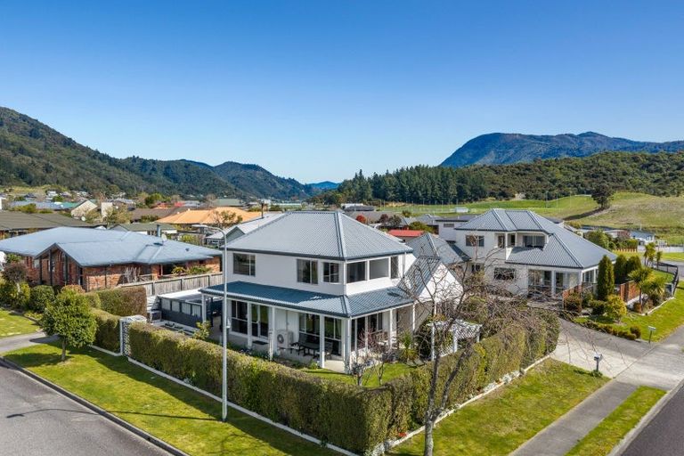 Photo of property in 26 Ranui Street, Waikawa, Picton, 7220