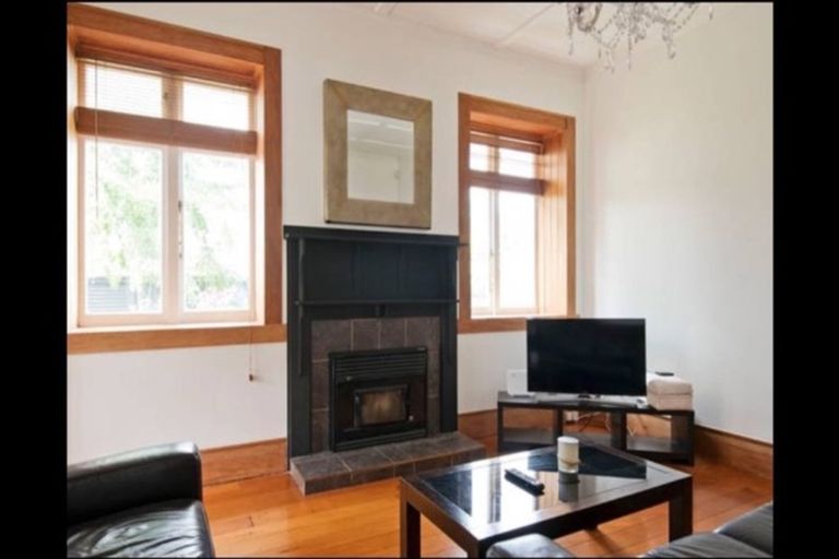 Photo of property in 34 Onewa Road, Northcote Point, Auckland, 0627