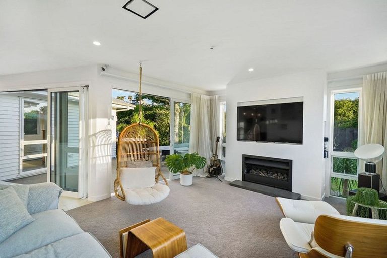 Photo of property in 24 Motuora Road, Manly, Whangaparaoa, 0930