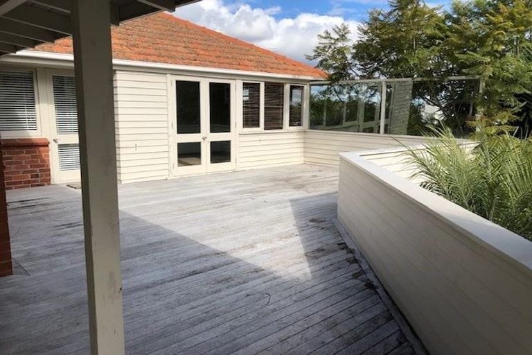 Photo of property in 36 Rewi Street, Torbay, Auckland, 0630