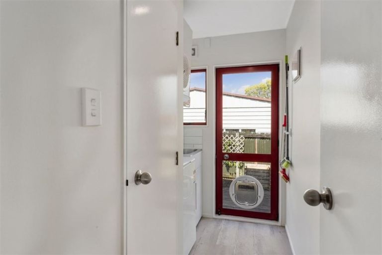 Photo of property in 2/18 Strid Road, Te Atatu South, Auckland, 0610