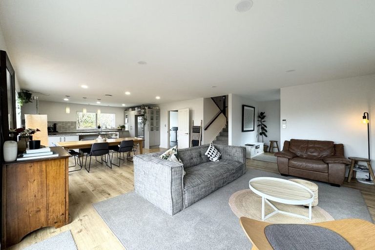 Photo of property in 2/63 Pupuke Road, Birkenhead, Auckland, 0627