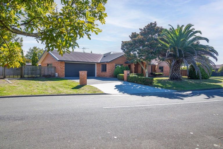 Photo of property in 2 Shiraz Place, Rototuna, Hamilton, 3210