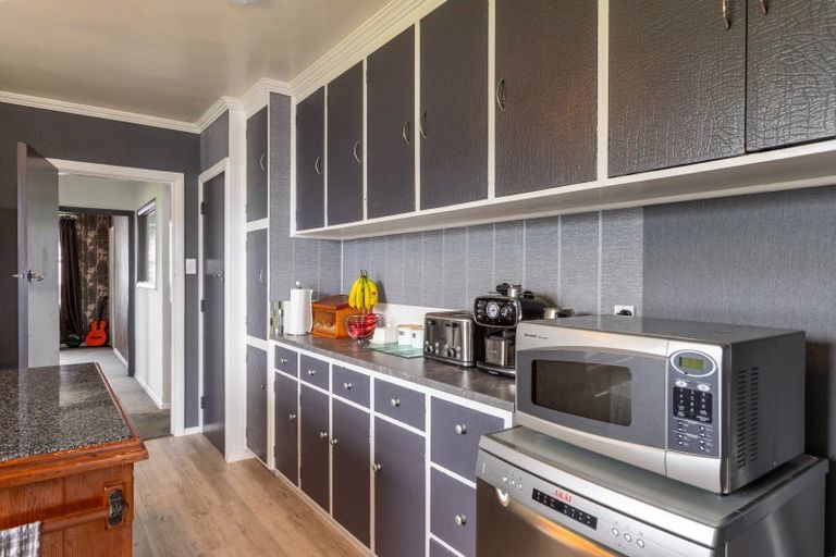 Photo of property in 15 Fox Street, Woodville, 4920