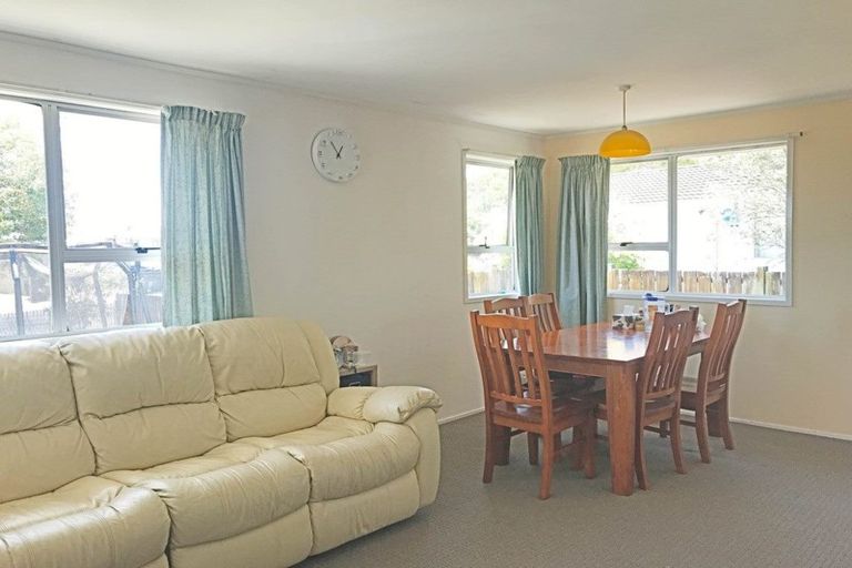 Photo of property in 6 Tangelo Place, Bucklands Beach, Auckland, 2012