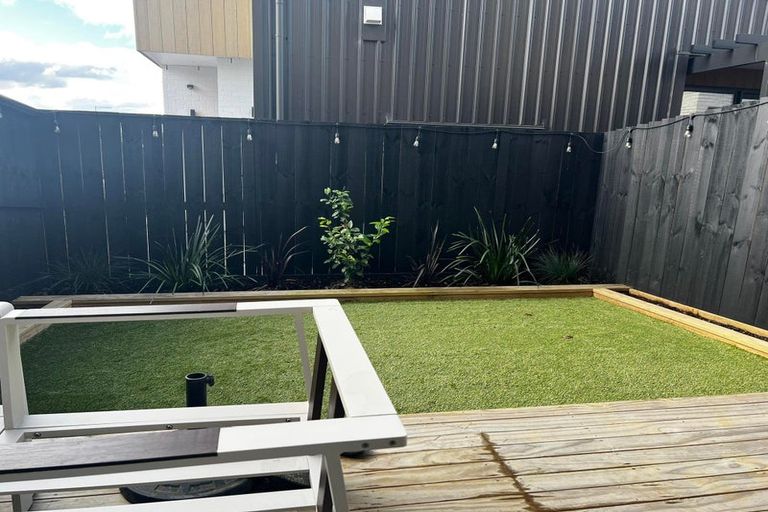 Photo of property in 42 Glidepath Road, Hobsonville, Auckland, 0616