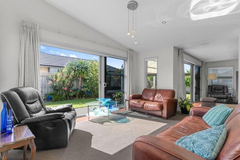 Photo of property in 377 One Tree Point Road, One Tree Point, 0118