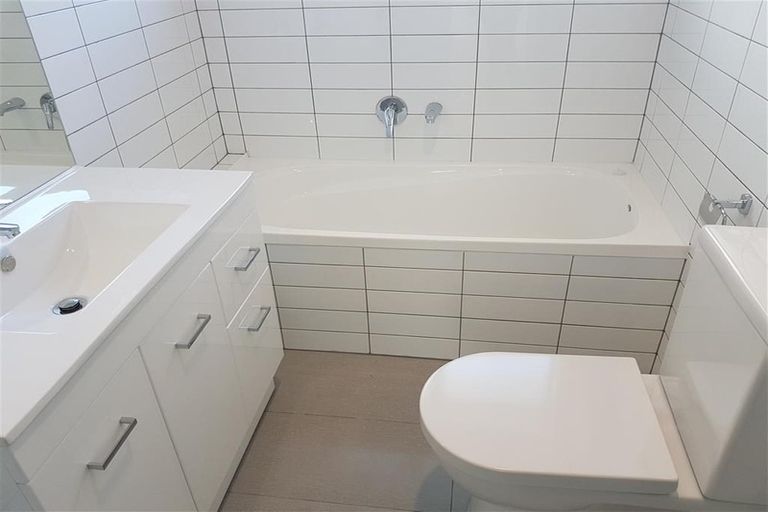 Photo of property in 4d Binsted Road, New Lynn, Auckland, 0600