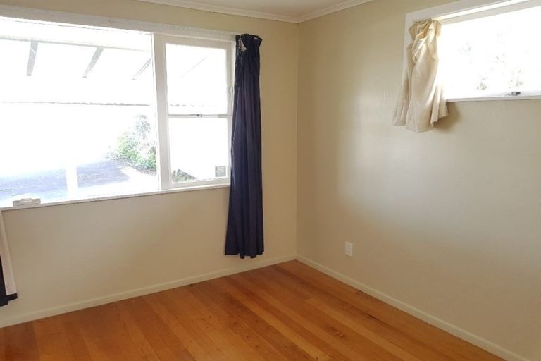 Photo of property in 12 Limmer Place, Browns Bay, Auckland, 0632