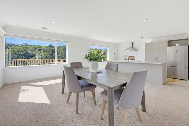 Photo of property in 47 Te Puia Drive, Aotea, Porirua, 5024
