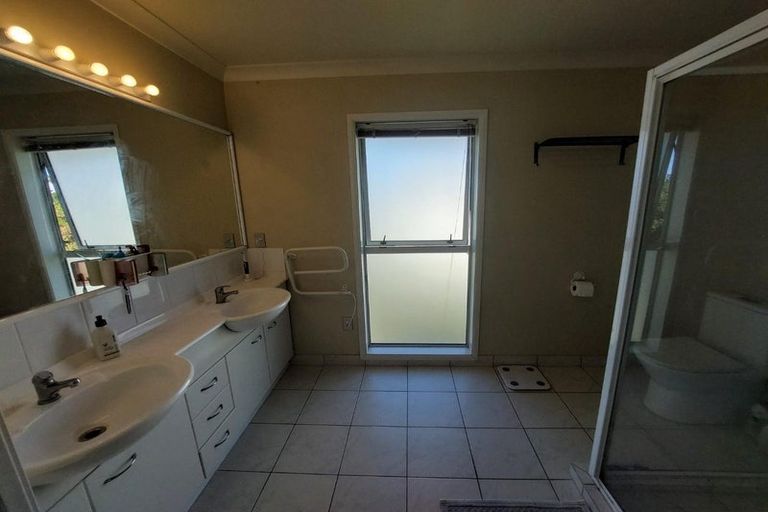 Photo of property in 10 Mcmahon Drive, Aidanfield, Christchurch, 8025