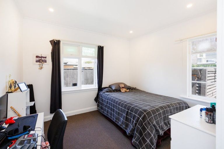 Photo of property in 16 Thomson Street, West End, Palmerston North, 4412