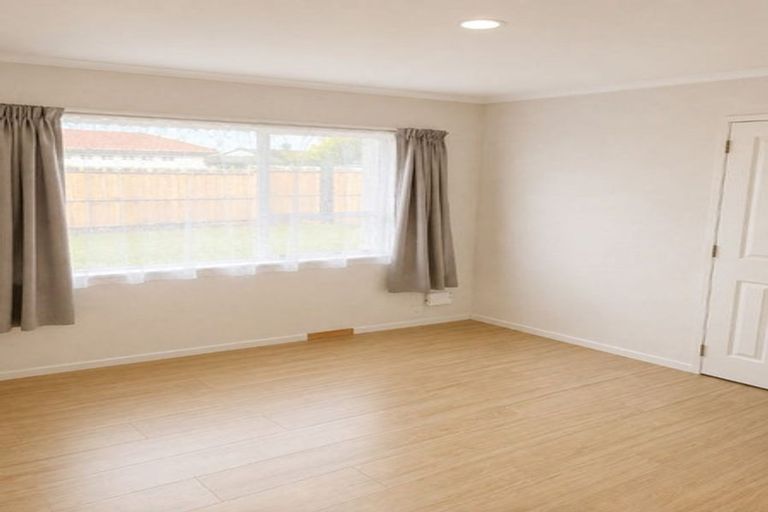 Photo of property in 14 Corta Bella Place, Golflands, Auckland, 2013