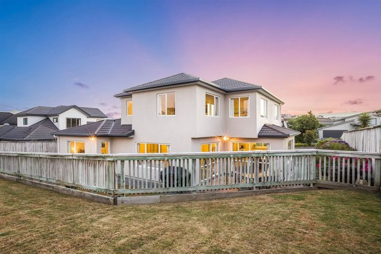 Photo of property in 3 Routeburn Avenue, Aotea, Porirua, 5024