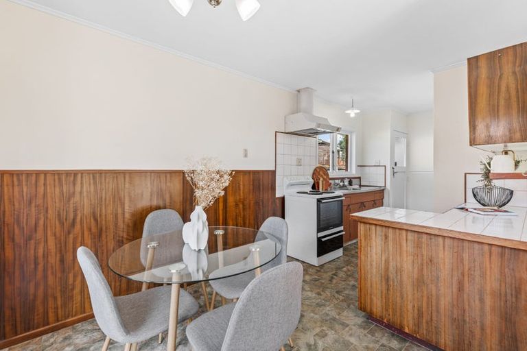 Photo of property in 40 Vodanovich Road, Te Atatu South, Auckland, 0610