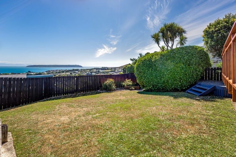 Photo of property in 131 Gloaming Hill, Titahi Bay, Porirua, 5022