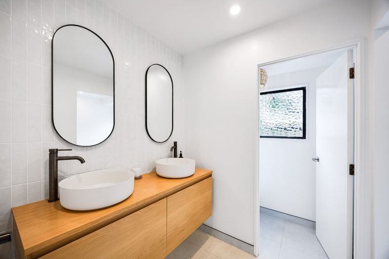 Photo of property in 3b Royalty Rise, Red Beach, 0932