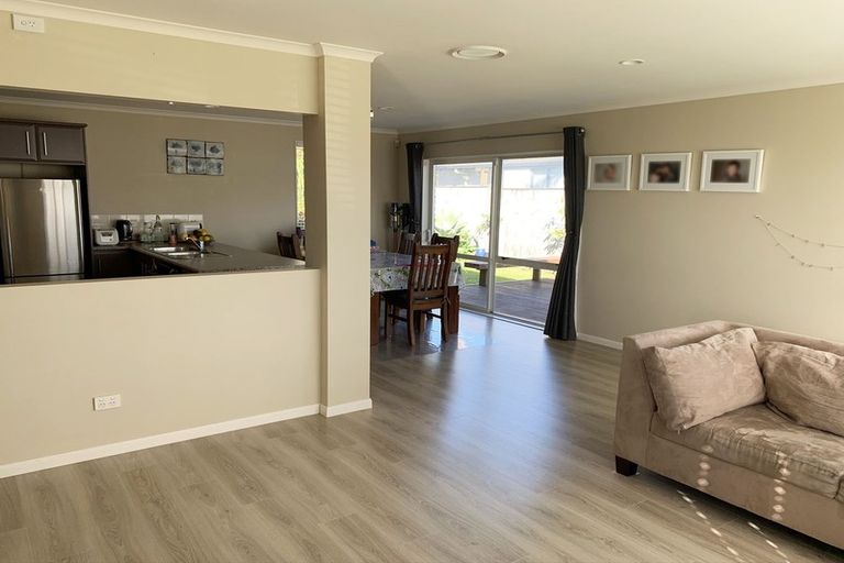 Photo of property in 6 Feeny Crescent, East Tamaki, Auckland, 2013