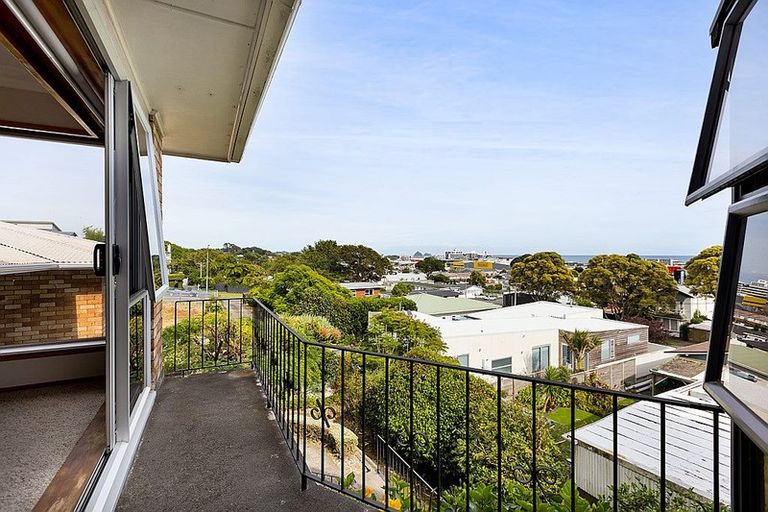 Photo of property in 83a Eliot Street, New Plymouth, 4310
