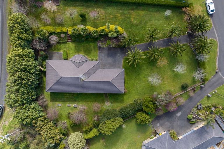 Photo of property in 10 Gleaming Place, Waiuku, 2123