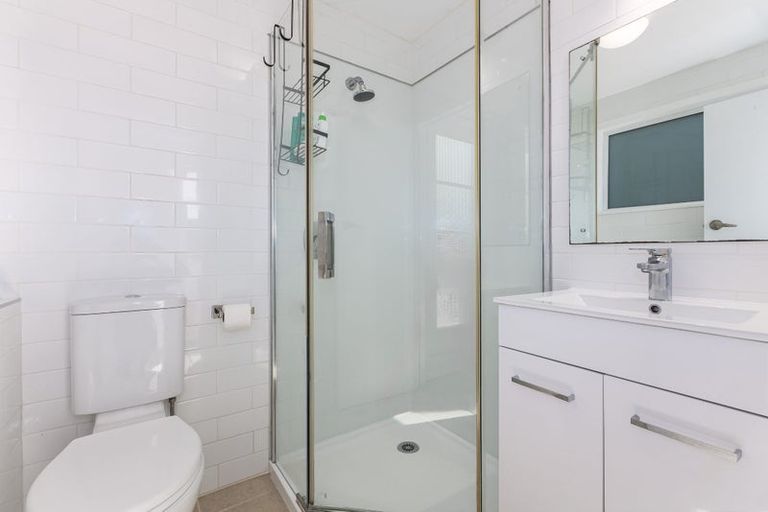 Photo of property in 2 Raroa Place, Pukerua Bay, 5026