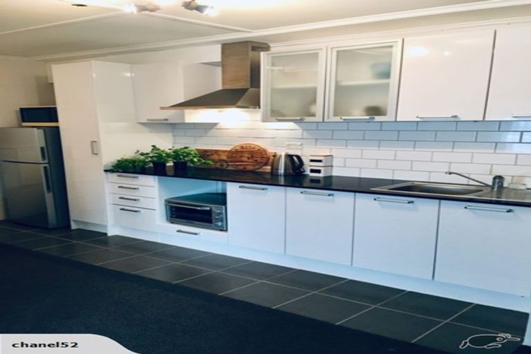 Photo of property in 2/27 Salem Place, Torbay, Auckland, 0630