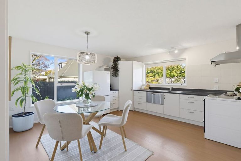 Photo of property in 2/204 Riverlaw Terrace, Saint Martins, Christchurch, 8022