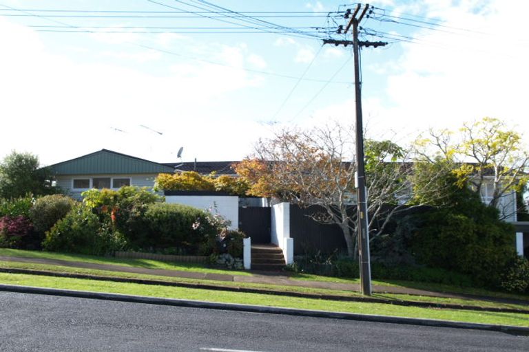 Photo of property in 40 Churchill Road, Cockle Bay, Auckland, 2014