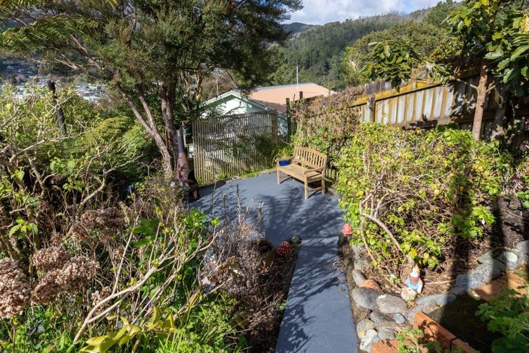 Photo of property in 27 Amundsen Grove, Stokes Valley, Lower Hutt, 5019