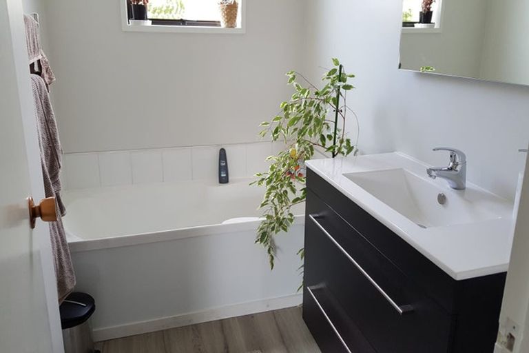 Photo of property in 4 Mallett Place, Halswell, Christchurch, 8025