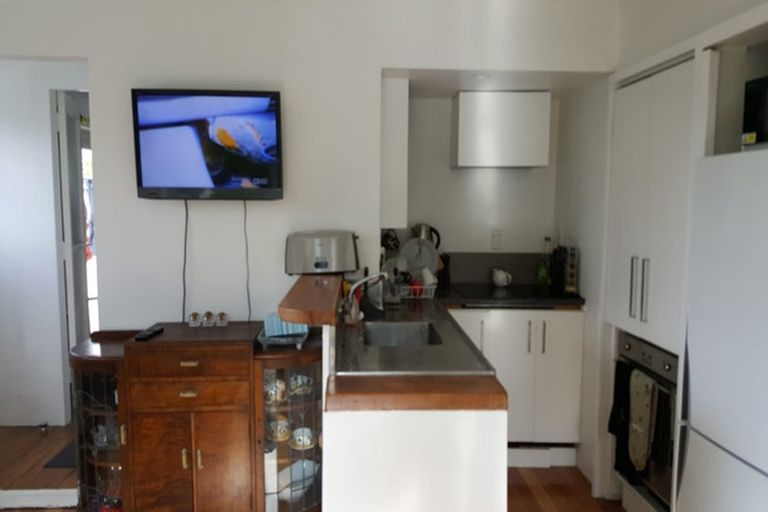 Photo of property in 37 Putnam Street, Northland, Wellington, 6012