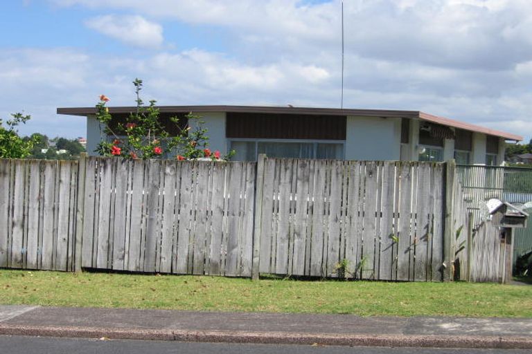 Photo of property in 2/15 Geoffrey Road, Torbay, Auckland, 0630