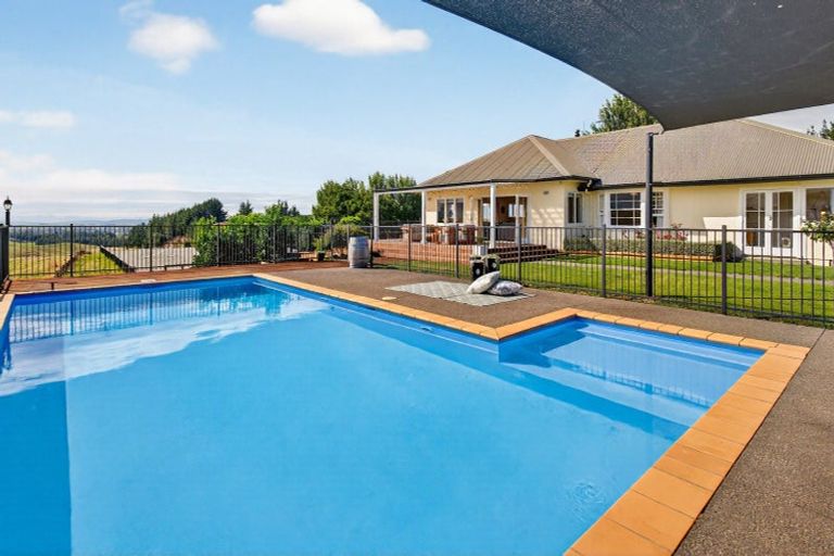 Photo of property in 1222 Taihape Road, Sherenden, Hastings, 4179