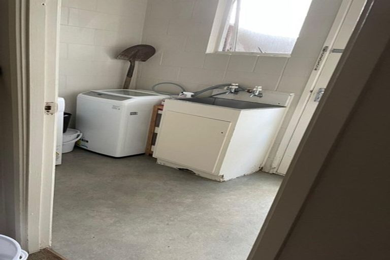 Photo of property in 2/199 Henderson Valley Road, Henderson, Auckland, 0612