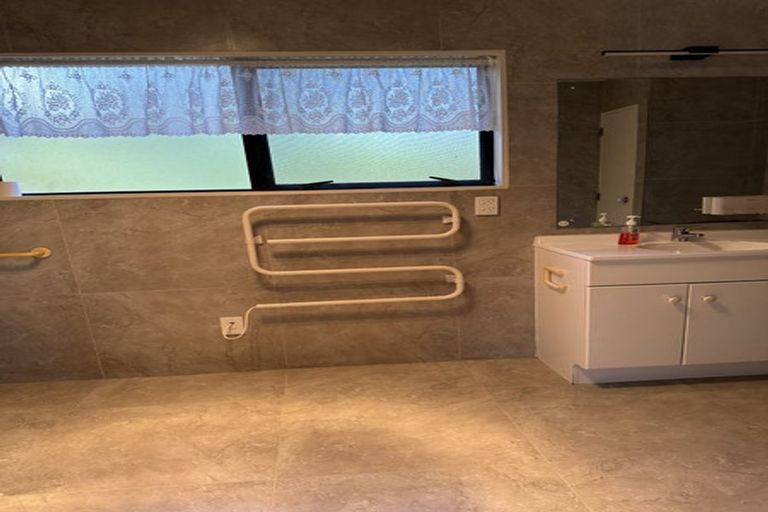 Photo of property in 1/15 Mandica Place, Sunnynook, Auckland, 0632